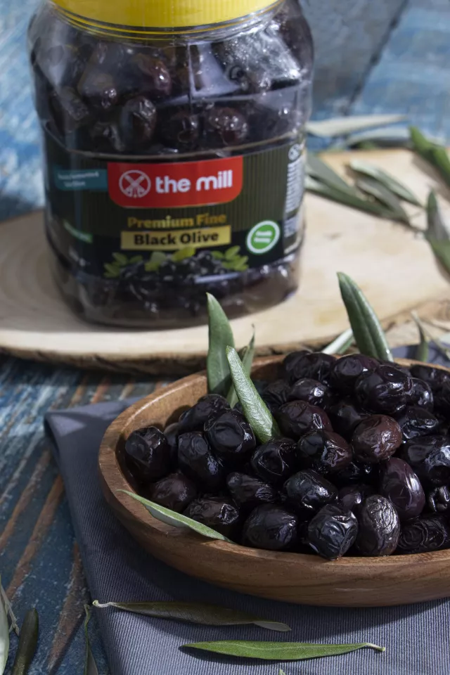 The Mill Natural Fermented Black Olives 900 g PET Jar - L (201-260 pcs/kg) Sized